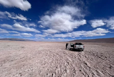 Field visit on the Pocitos salt flat at Amanecer, with an exploration vehicle in the landscape